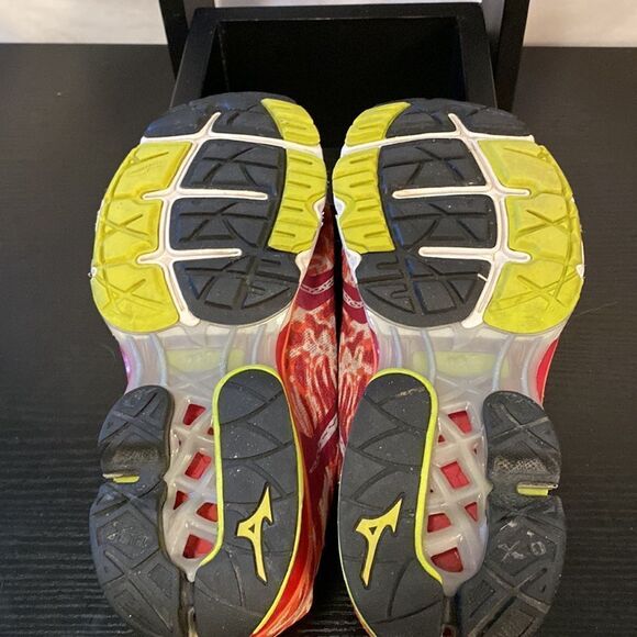 Mizuno “wave” pink/white tie dye design mesh lightweight running shoes size 7.5 - Picture 4 of 6